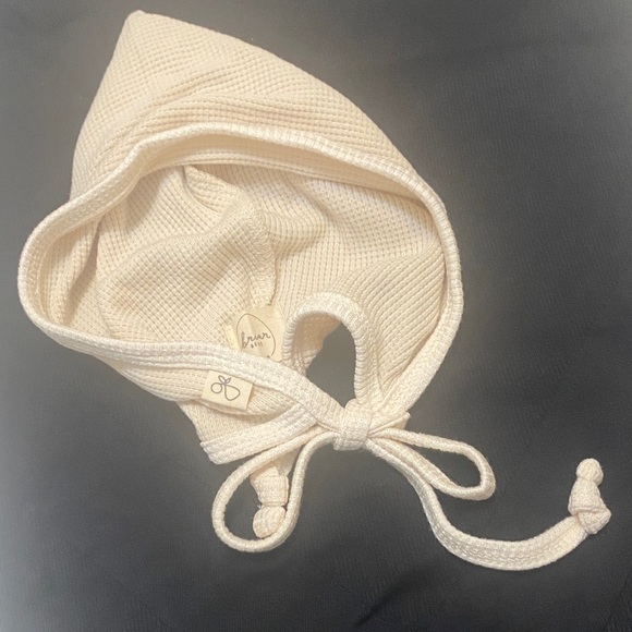 Cozy Cream Kids Bonnet - Picture 3 of 5